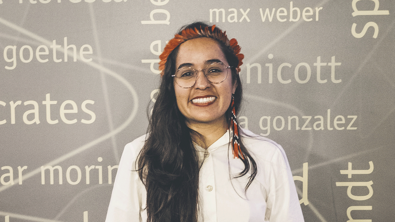 café gravação | A Terra também sonha: perspectivas indígenas e encantamento do mundo, com Geni Núñez, psicóloga e doutora em ciências humanas.